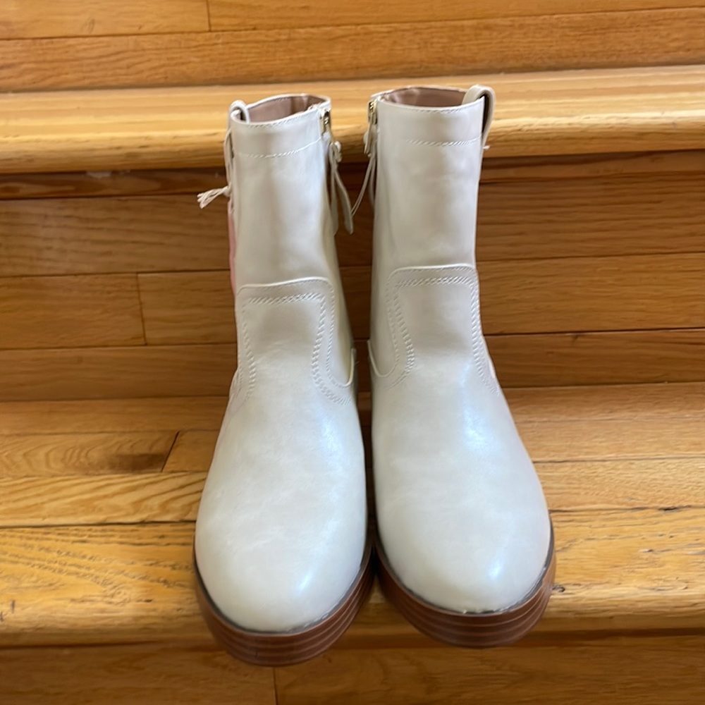 NWT Sam & Libby Beautiful White Boots Size 9